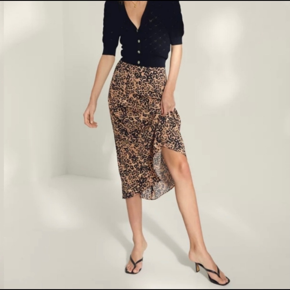 Aritzia leopard print midi skirt